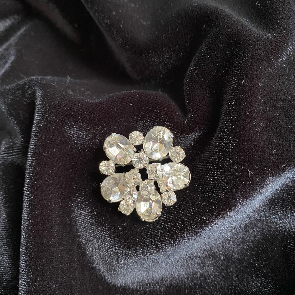 Vintage Rhinestone Broach -1” Diameter